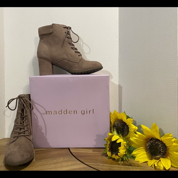 Madden Girl - Picture 1 of 6